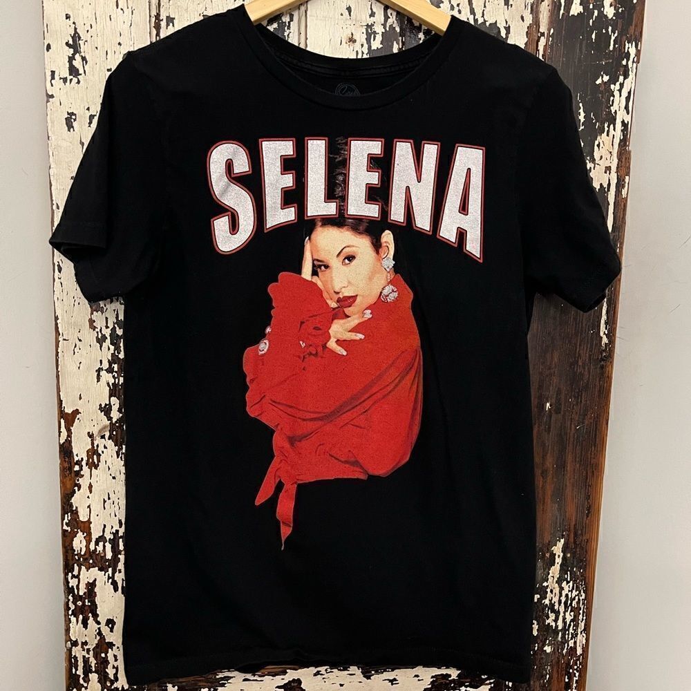 Women’s Selena size Medium T-shirt.